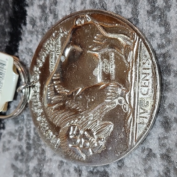 VINTAGE OVERSIZED REPLICA METAL 1935 BUFFALO NICKEL COIN KEYCHAIN UNISEX NOVELTY - Picture 4 of 10
